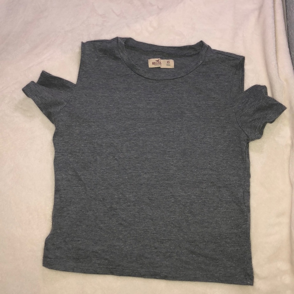 Off the shoulder gray crop-top